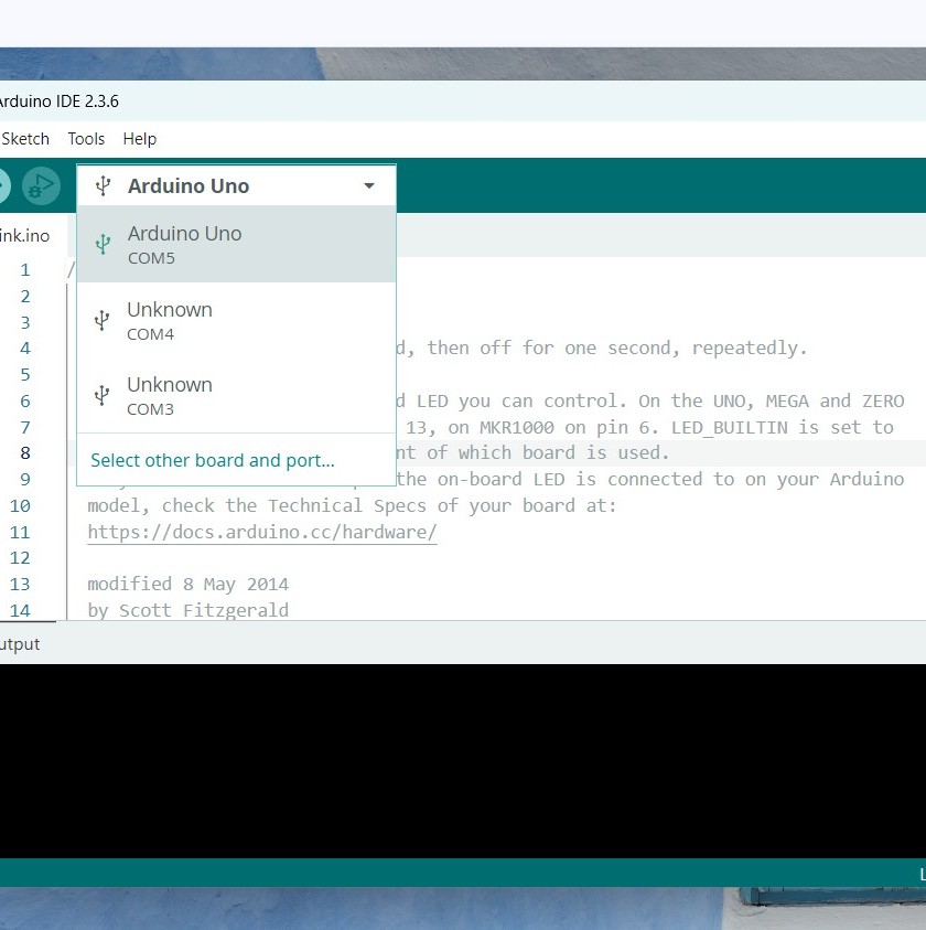 Arduino IDE shows the board the port selection dropdown with Arduino Uno selected on COM5 to confirm correct USB port and successful upload. 